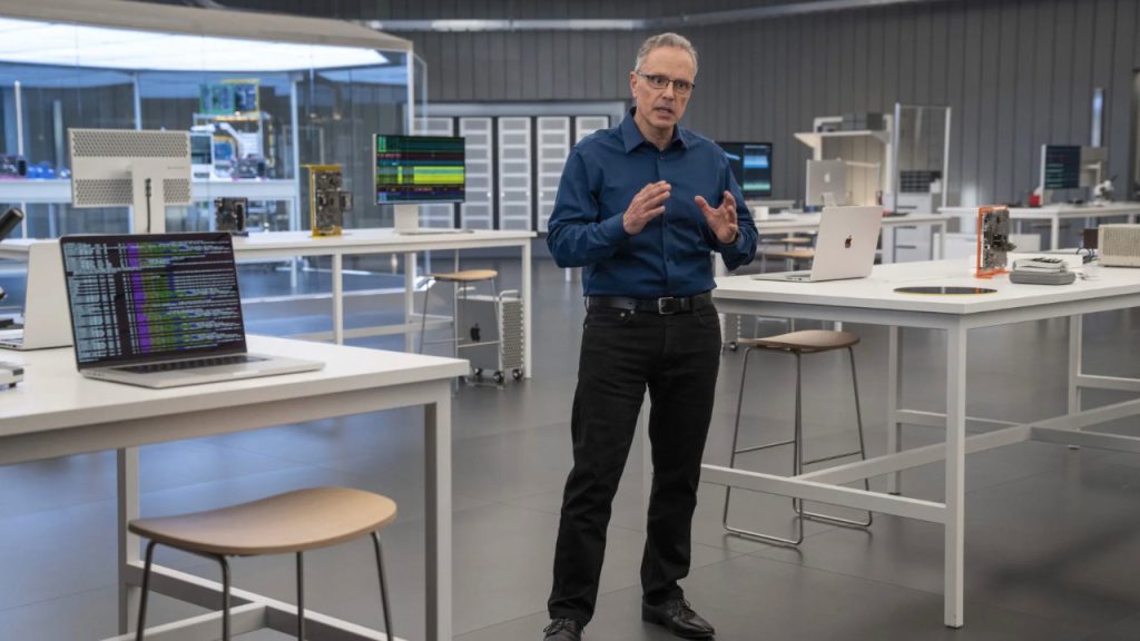 Apple’da üst düzey deprem